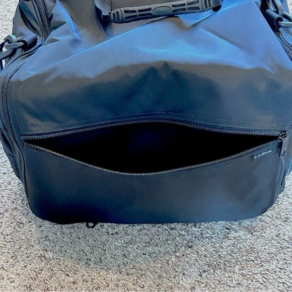 L.L. Bean Organizer Hanging Toiletry Bag, Family Size Black Nylon 10"H×12"W× 8"D - Picture 7 of 16